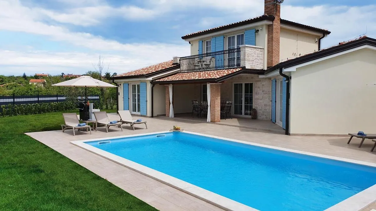 Rusti Villa La Graziosa With Outdoor Pool In Buje Kaštel Croazia