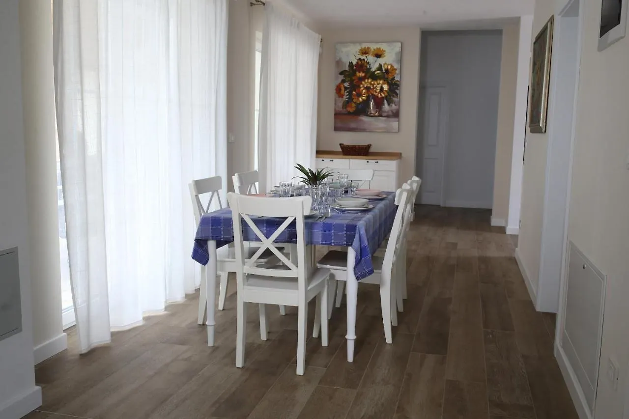Rusti Villa La Graziosa With Outdoor Pool In Buje Kaštel Croazia