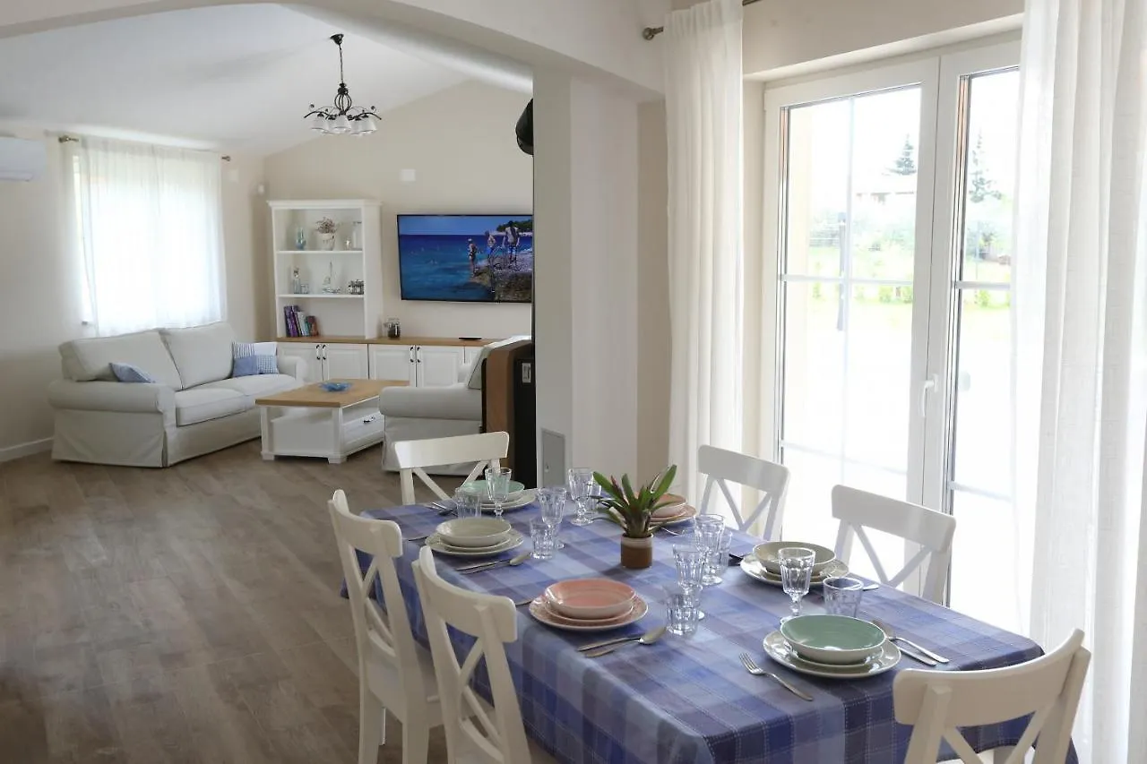 Rusti Villa La Graziosa With Outdoor Pool In Buje Kaštel